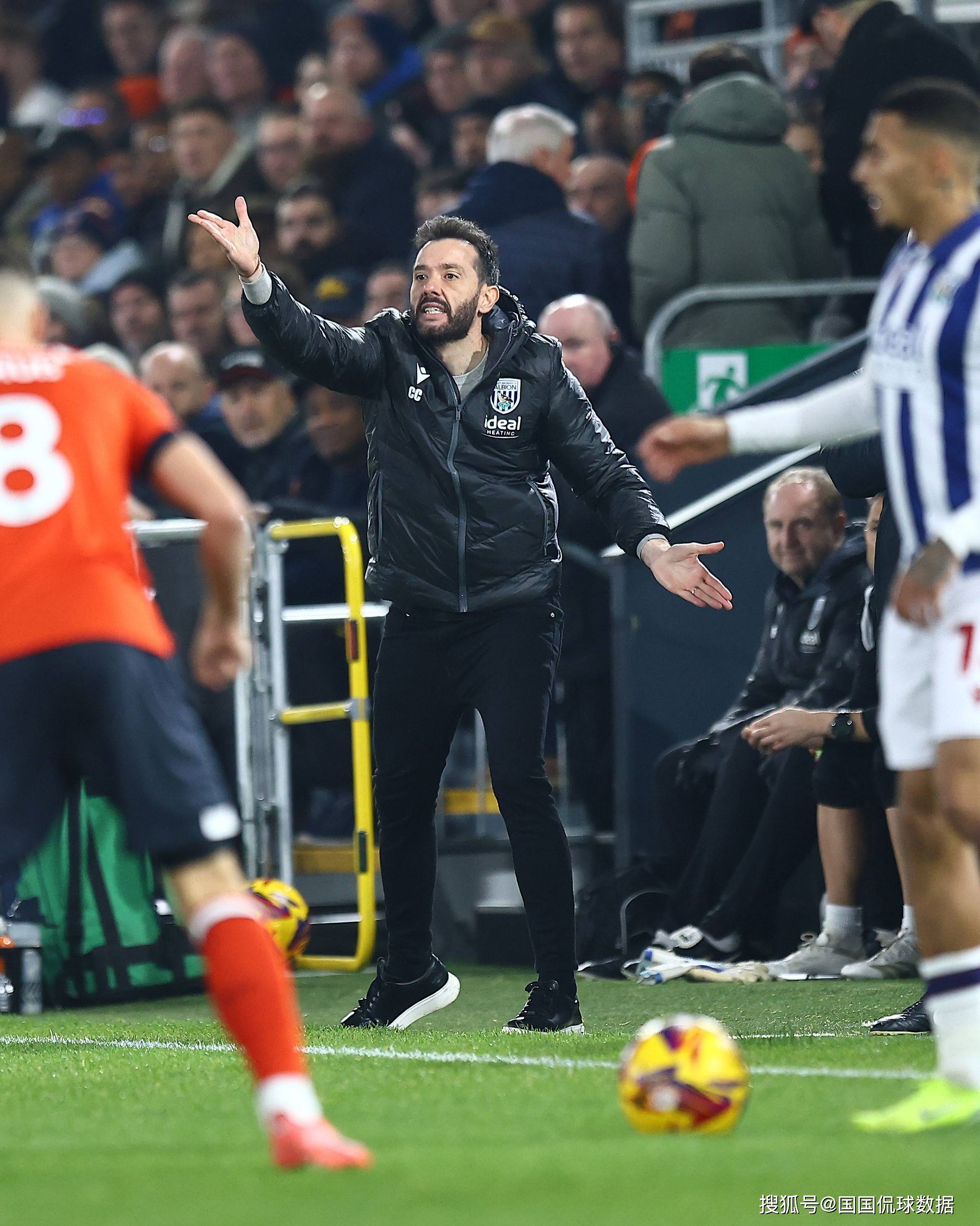 伯恩利客场失利,防线频频犯错 伯恩利客场失利,防线频频犯错