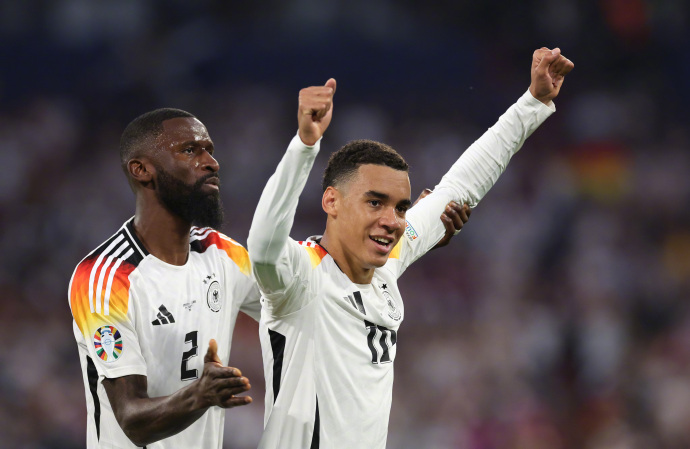 悟空体育官网-激烈角逐!欧洲国家杯赛掀起搏杀之战