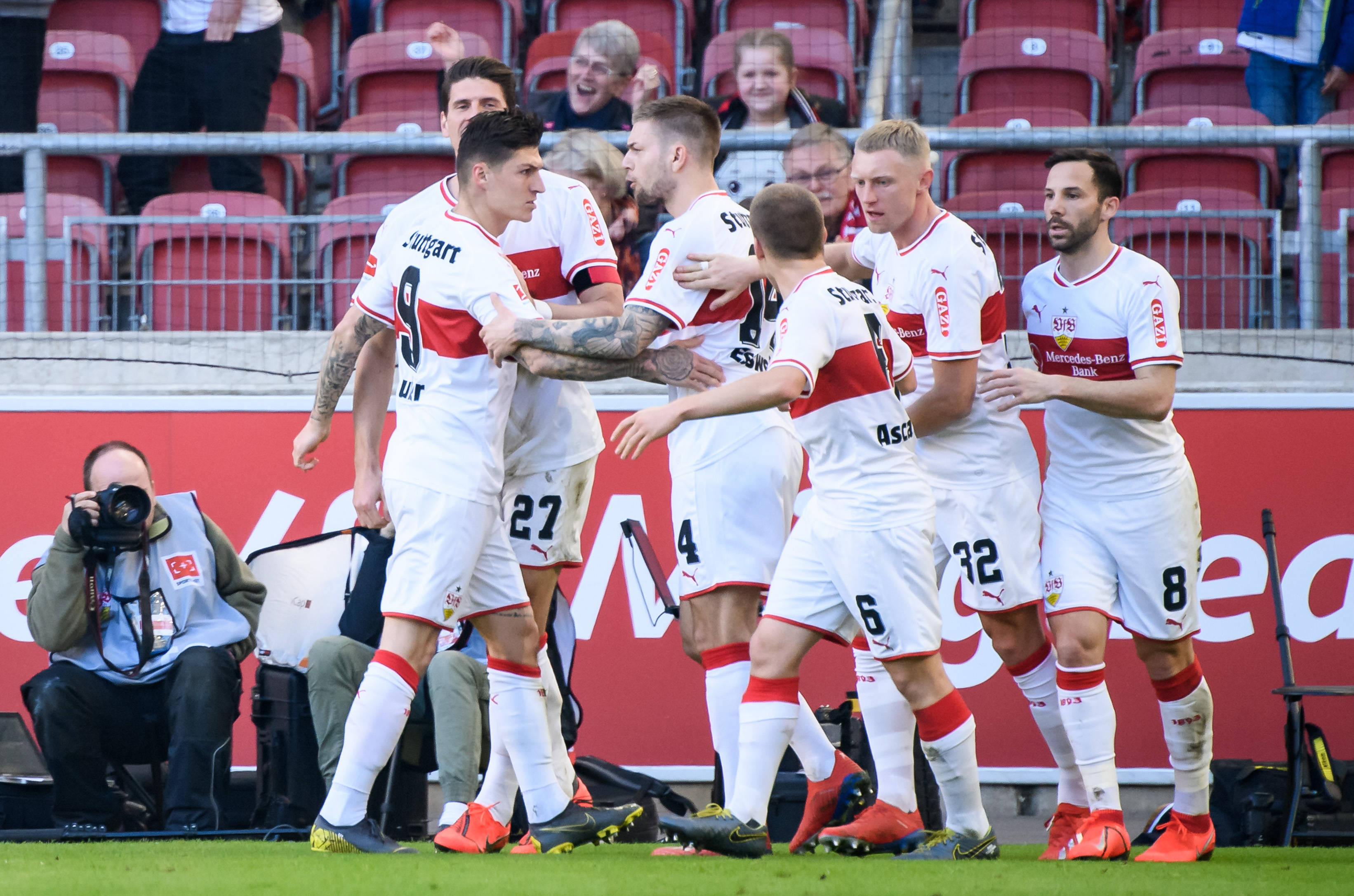 勒沃库森客场逆转,取得关键胜利 勒沃库森客场逆转,取得关键胜利