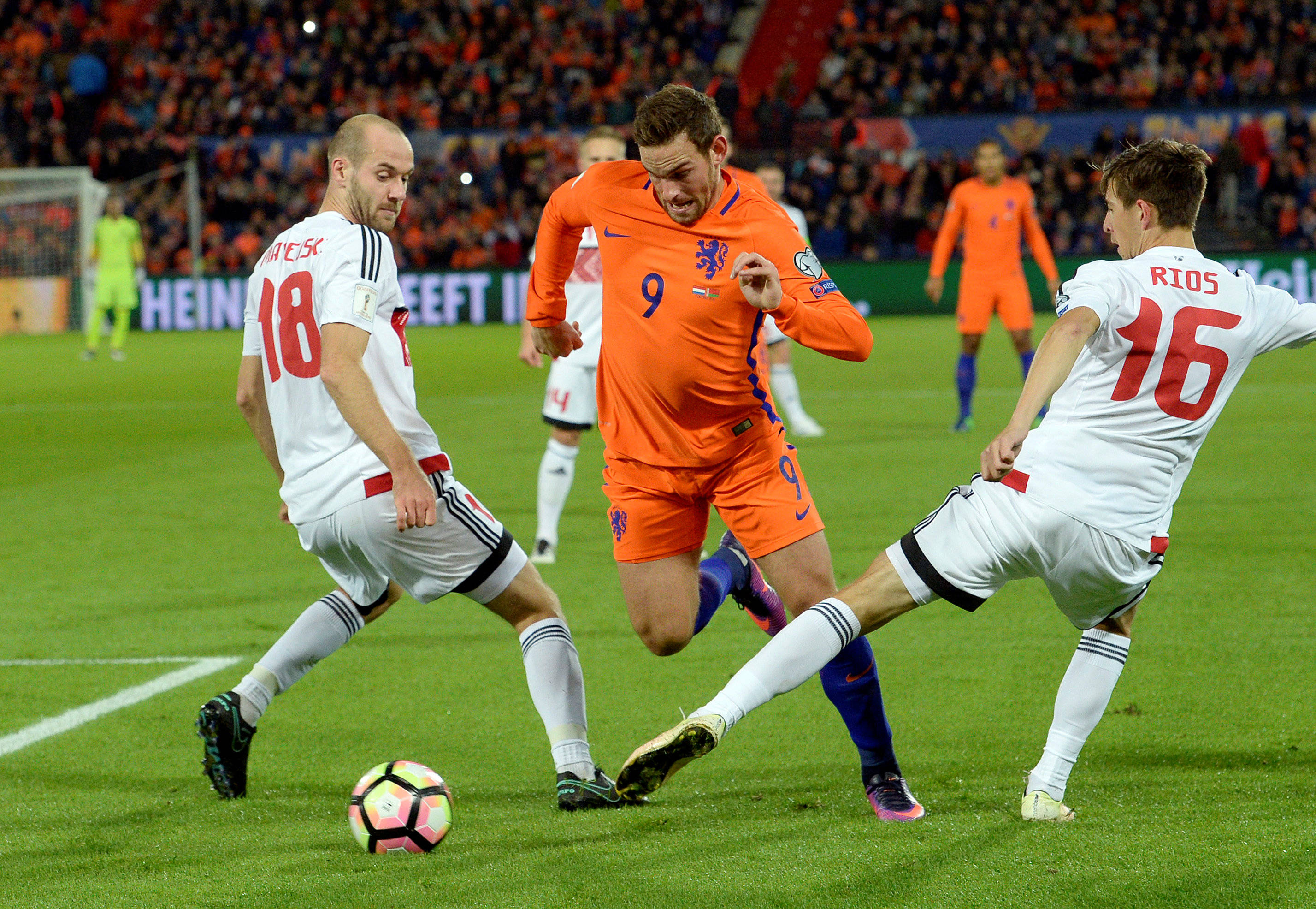 荷兰主场不敌波黑,小组排名略有下滑 荷兰主场不敌波黑,小组排名略有下滑