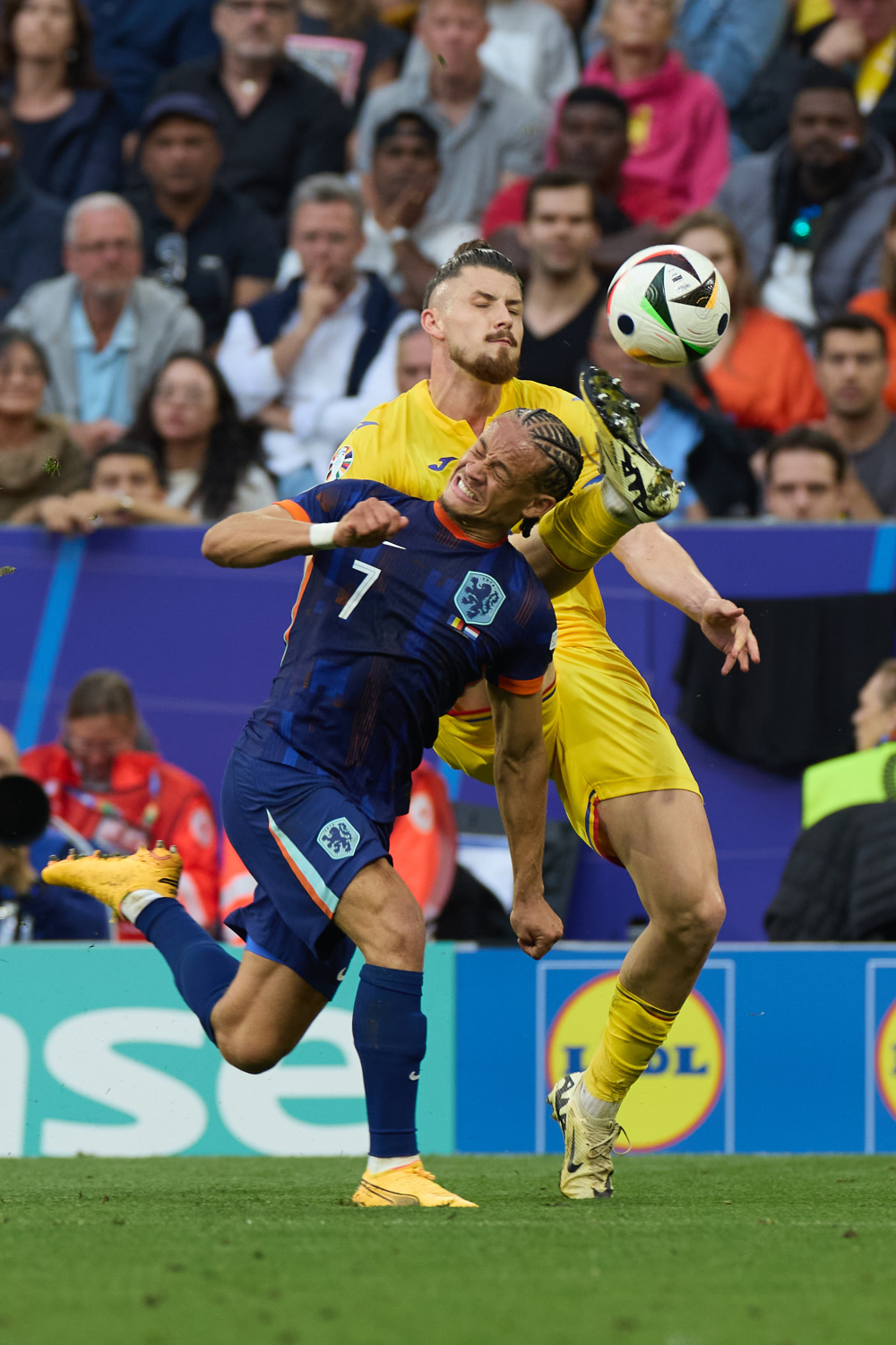 荷兰队在比赛中展现出色实力晋级淘汰赛 荷兰队在比赛中展现出色实力晋级淘汰赛