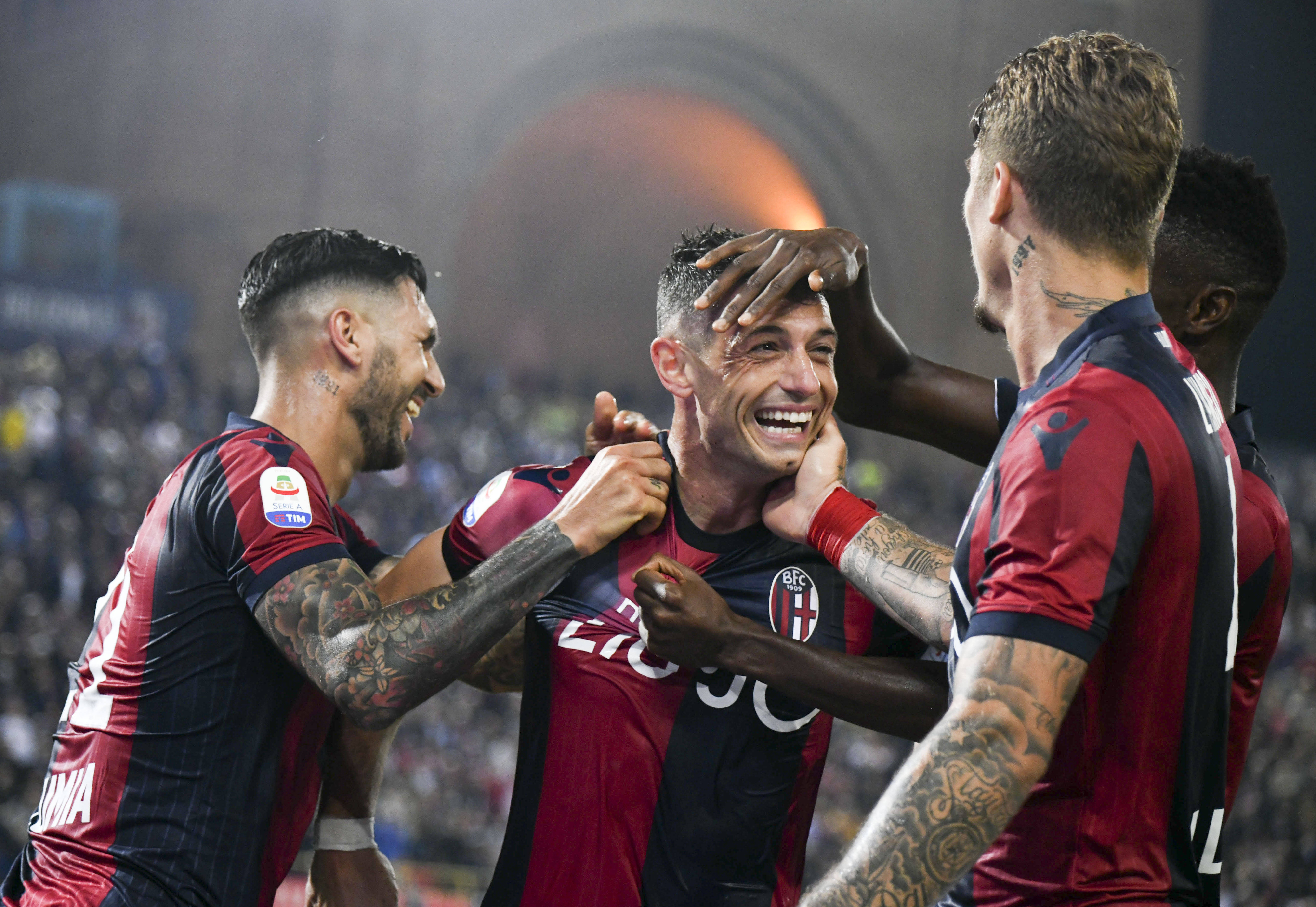 悟空体育-意甲比赛中球队实力激烈碰撞,胜负难料