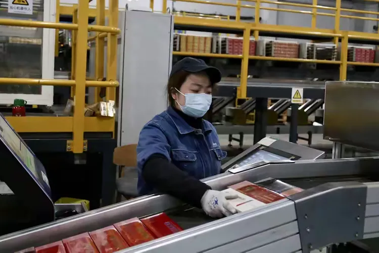 悟空体育官网-山东泰山球员斗志昂扬,奋力夺取胜利