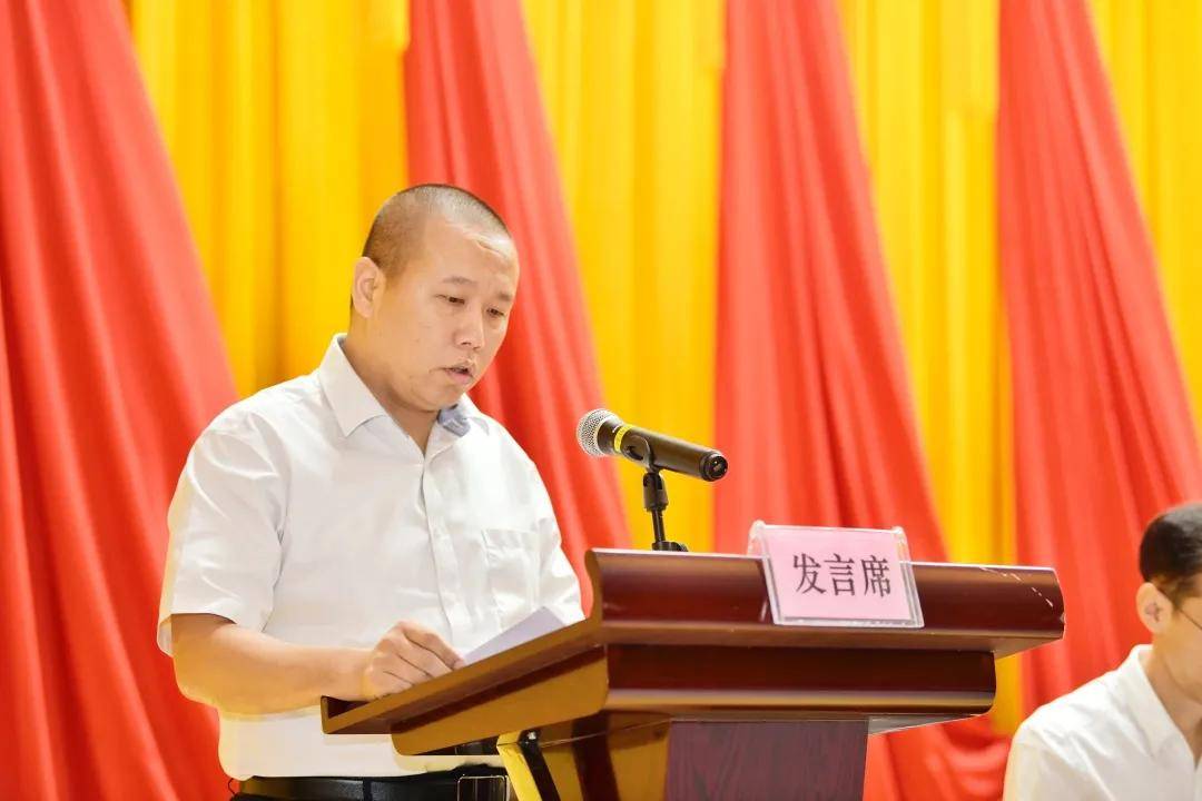 山东泰山球员斗志昂扬,奋力夺取胜利 山东泰山球员斗志昂扬,奋力夺取胜利