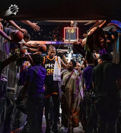 激烈对决引人入胜,球队实力令人震撼 激烈对决引人入胜,球队实力令人震撼