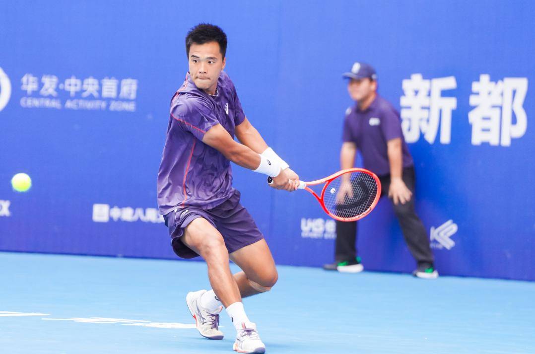 悟空体育-沙尔克合力作战,夺得胜利关键