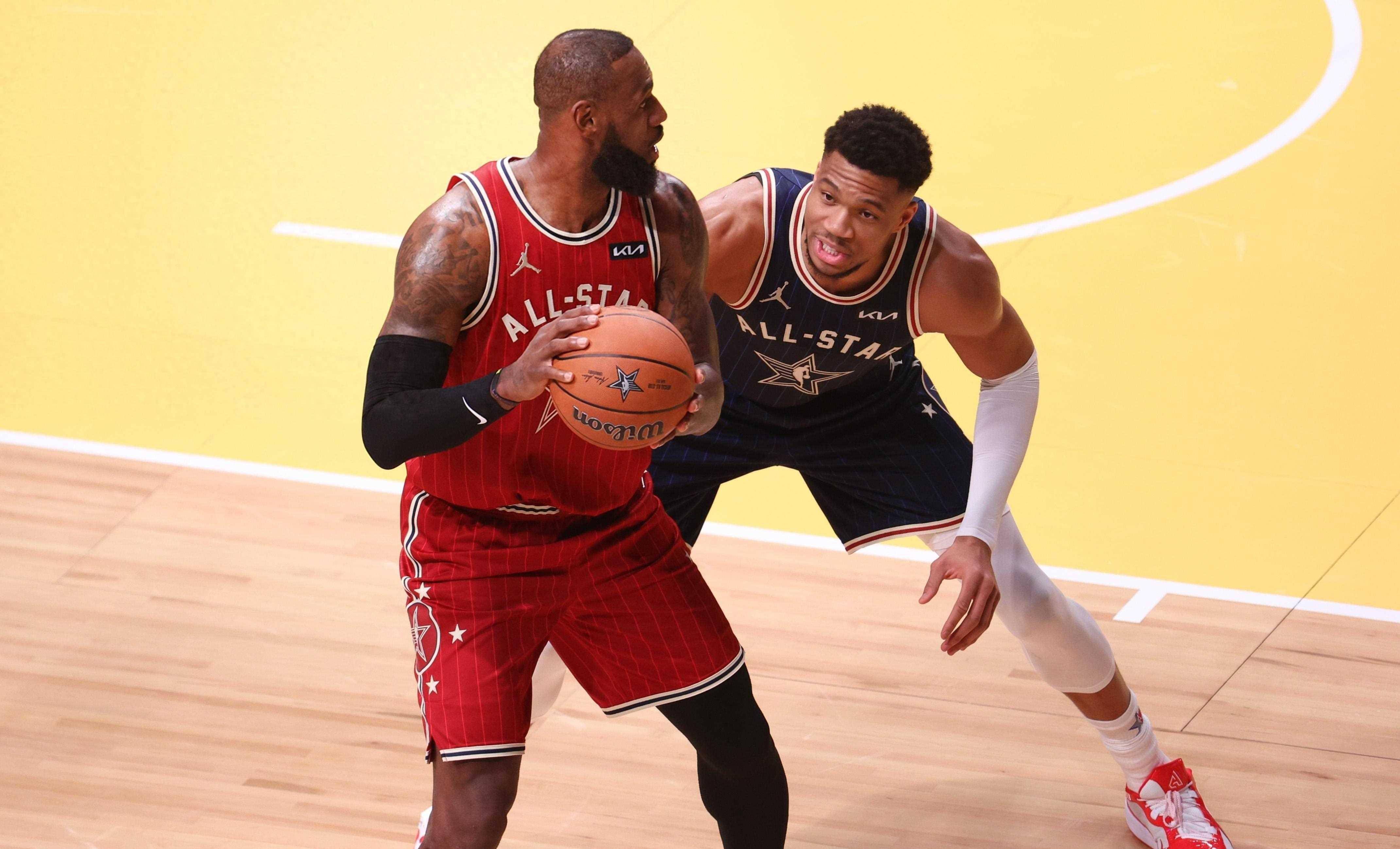 双方都打出精彩的进攻和防守,谁能笑傲江湖? 双方都打出精彩的进攻和防守,谁能笑傲江湖?