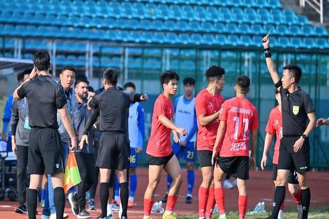 惊险刺激的比赛场面牢牢抓住球迷的心