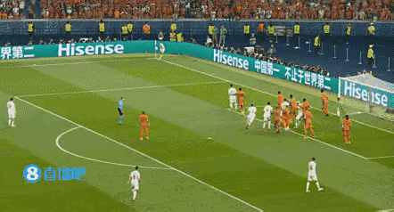 悟空体育-荷兰队在比赛中取得胜利，引发热议和讨论