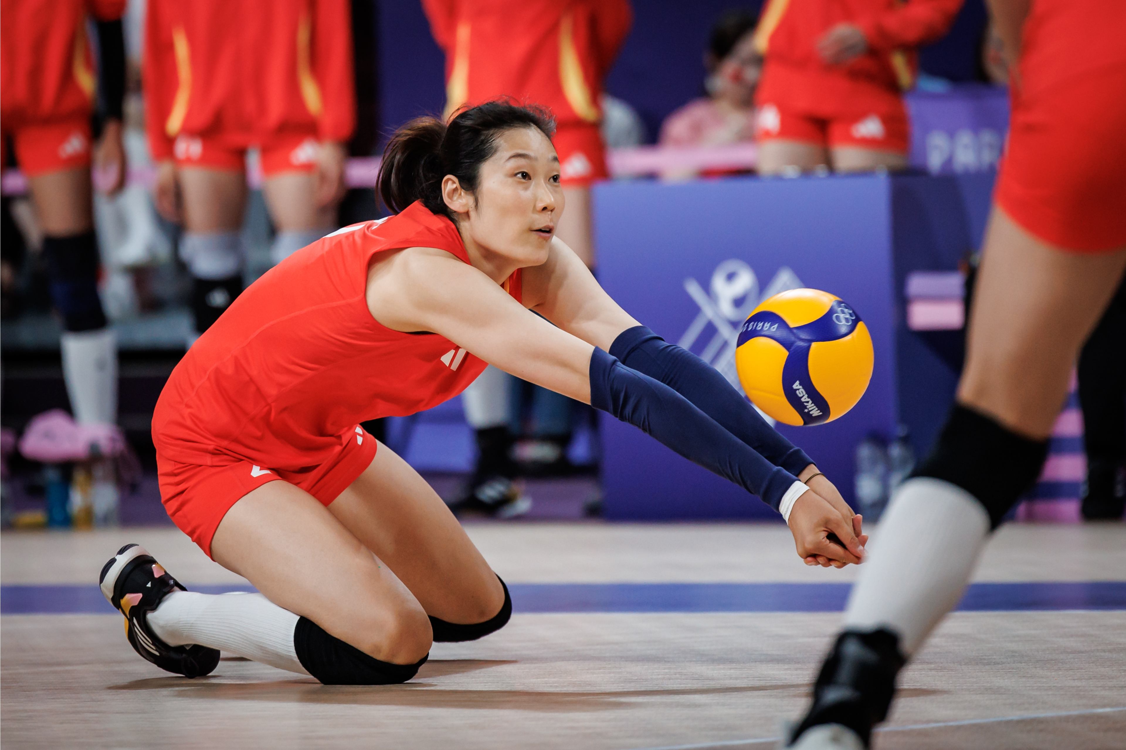 中国女排全胜晋级半决赛，豪取五连胜