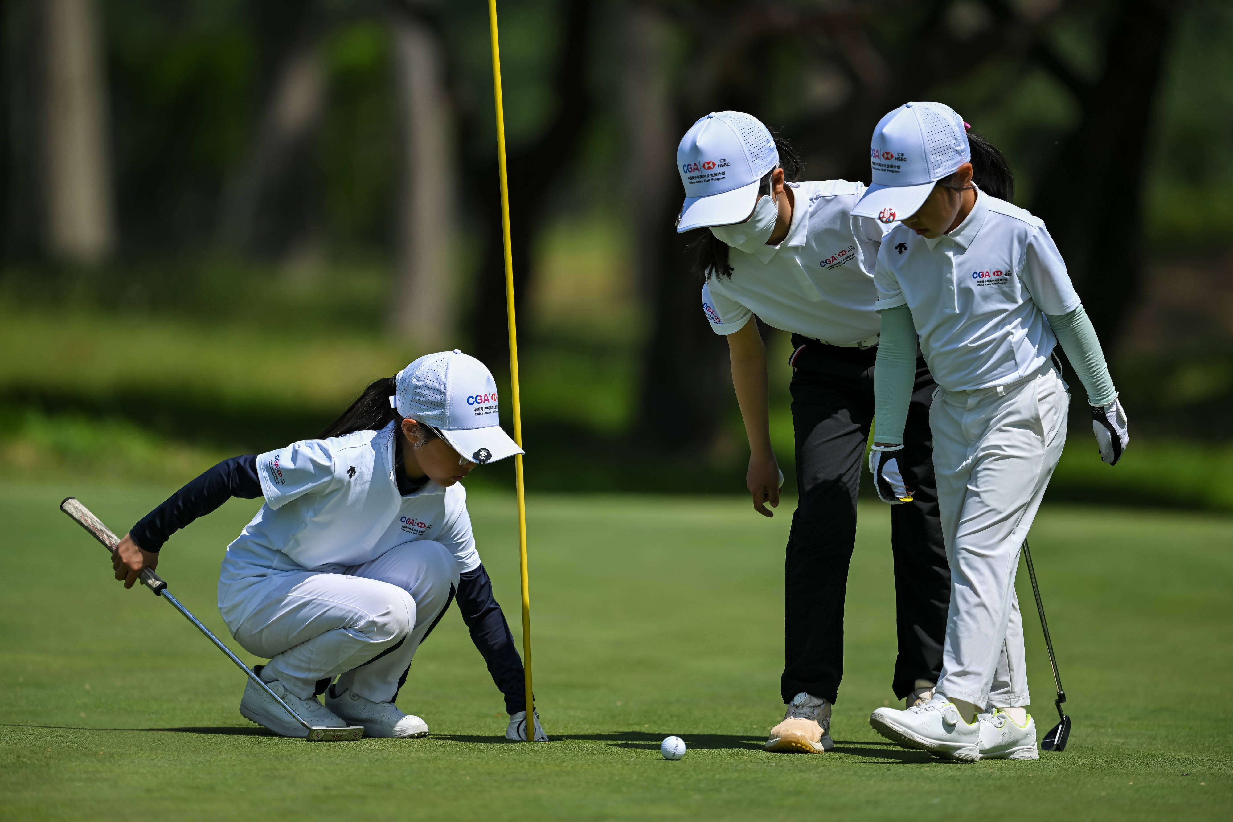 高尔夫球手精湛技艺赢得观众赞誉 高尔夫球手精湛技艺赢得观众赞誉
