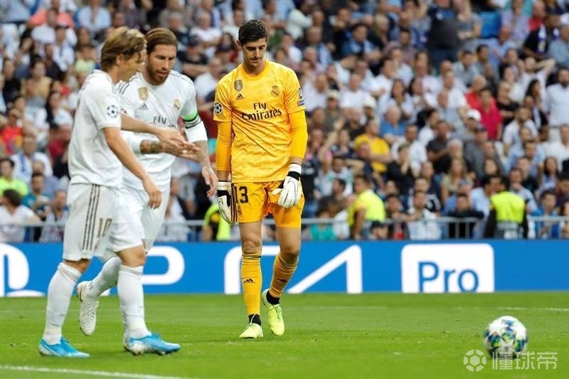 悟空体育官网-克鲁塞尔多夫球员合练备战下一场比赛