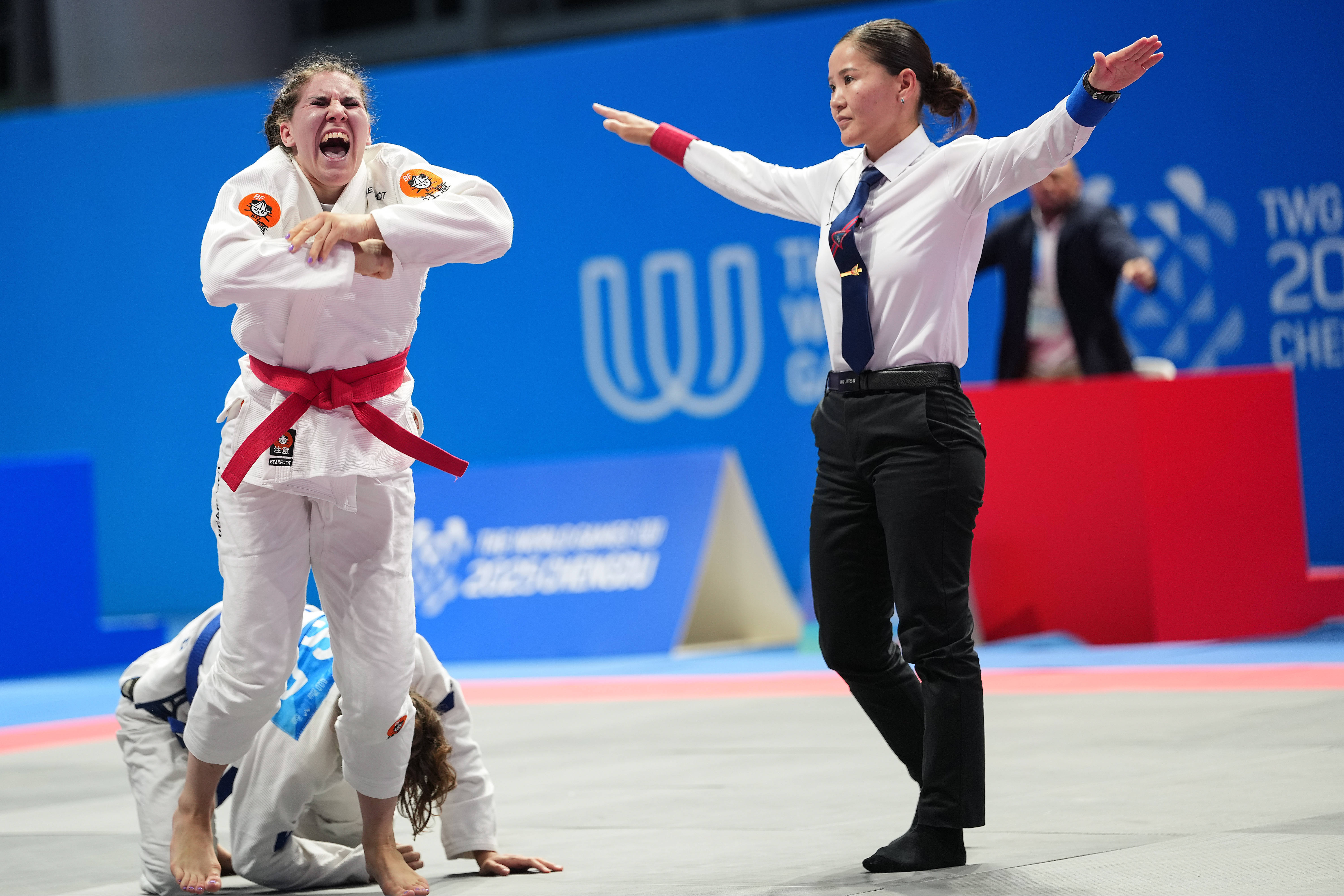 匈牙利女子射击选手夺得冠军,气势如虹 匈牙利女子射击选手夺得冠军,气势如虹