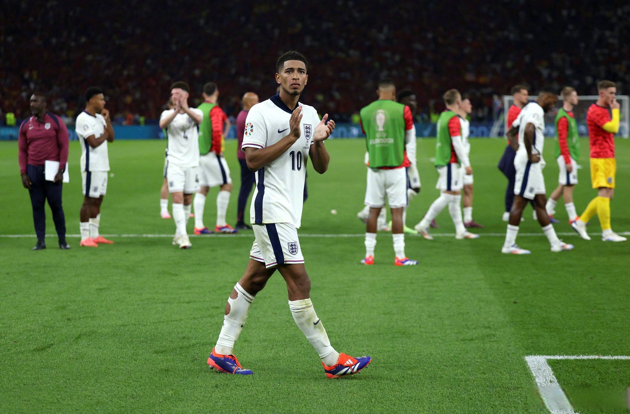 西班牙队豪取胜利,毫无悬念晋级正赛 西班牙队豪取胜利,毫无悬念晋级正赛